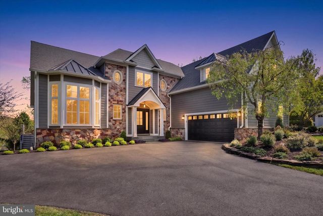 111 PINEWOOD CIR, New Hope, PA 18938