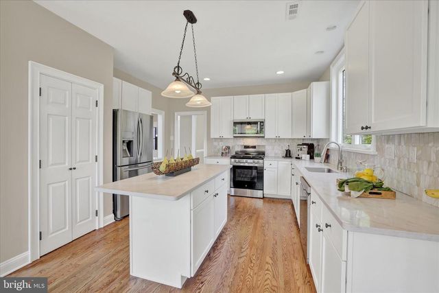 111 PINEWOOD CIR, New Hope, PA 18938