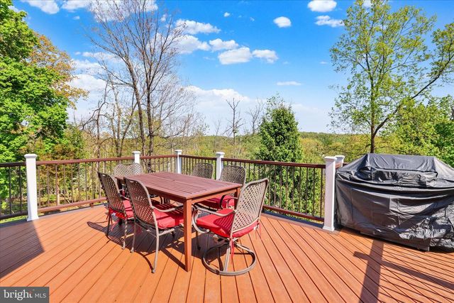111 PINEWOOD CIR, New Hope, PA 18938