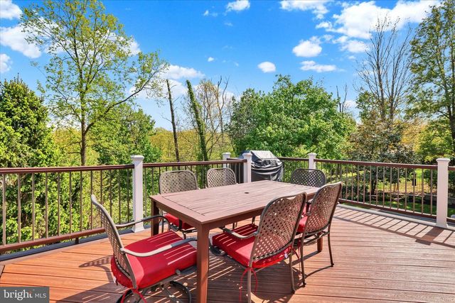 111 PINEWOOD CIR, New Hope, PA 18938
