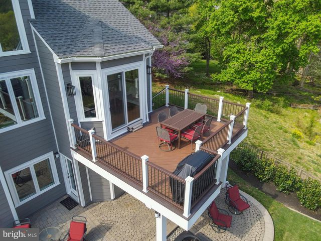 111 PINEWOOD CIR, New Hope, PA 18938
