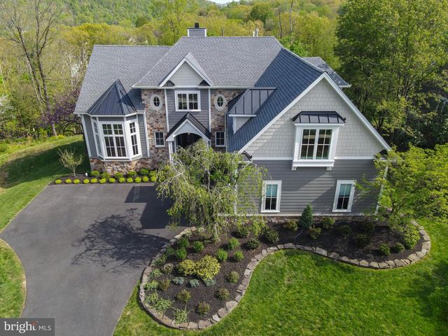 111 PINEWOOD CIR, New Hope, PA 18938