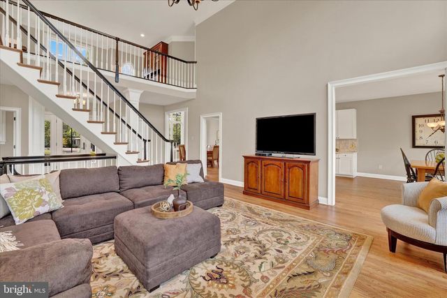 111 PINEWOOD CIR, New Hope, PA 18938