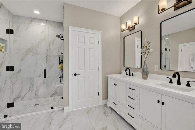 111 PINEWOOD CIR, New Hope, PA 18938