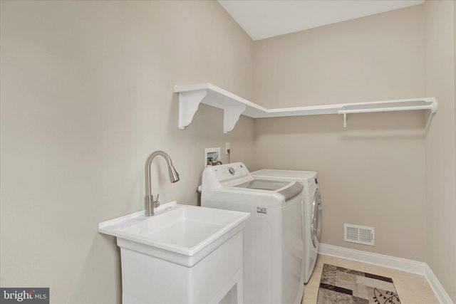 111 PINEWOOD CIR, New Hope, PA 18938