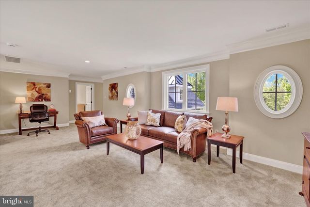 111 PINEWOOD CIR, New Hope, PA 18938