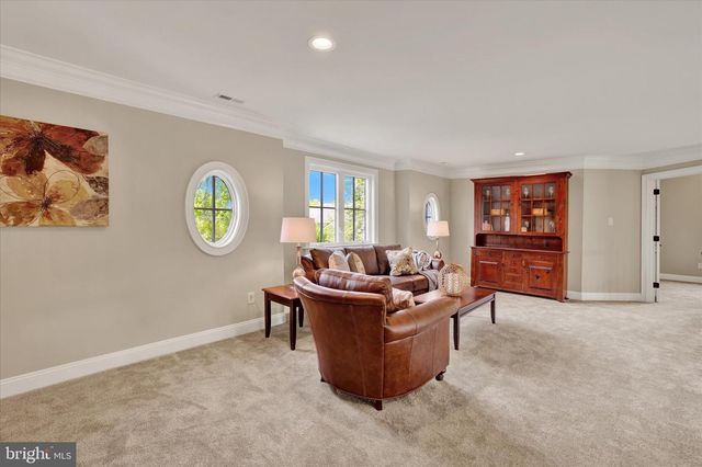 111 PINEWOOD CIR, New Hope, PA 18938