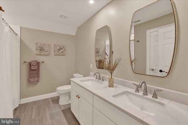 111 PINEWOOD CIR, New Hope, PA 18938