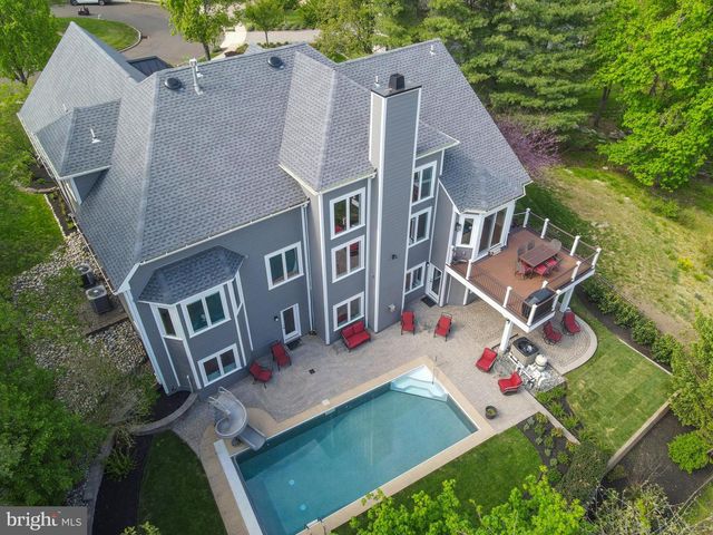 111 PINEWOOD CIR, New Hope, PA 18938