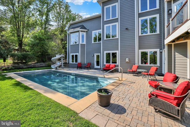 111 PINEWOOD CIR, New Hope, PA 18938