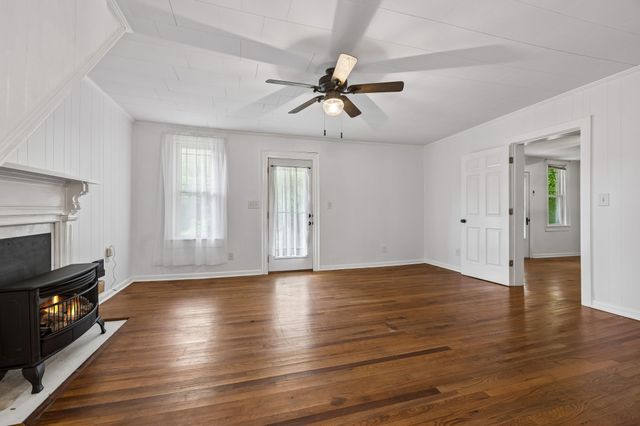 15 Sloan Branch Rd, Pleasant Shade, TN 37145