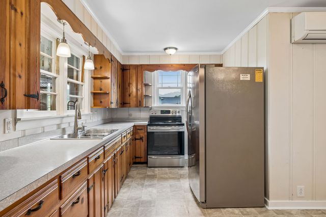15 Sloan Branch Rd, Pleasant Shade, TN 37145