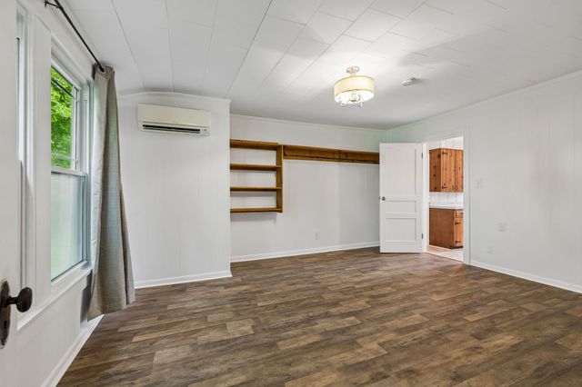15 Sloan Branch Rd, Pleasant Shade, TN 37145