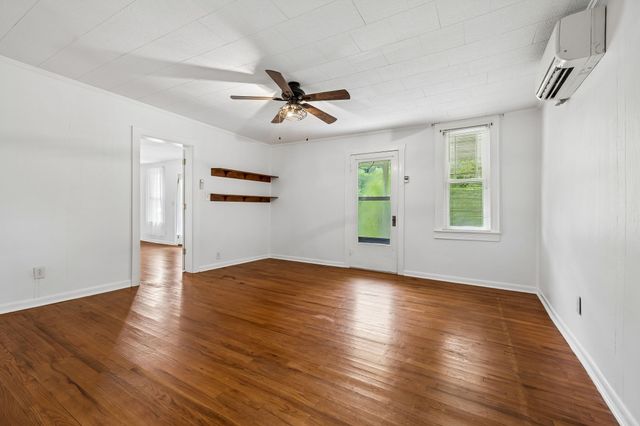 15 Sloan Branch Rd, Pleasant Shade, TN 37145