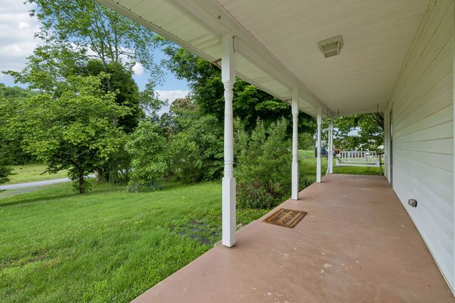 15 Sloan Branch Rd, Pleasant Shade, TN 37145
