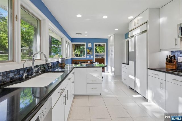 122 Sunrise Drive, Hawthorne, NJ 07506