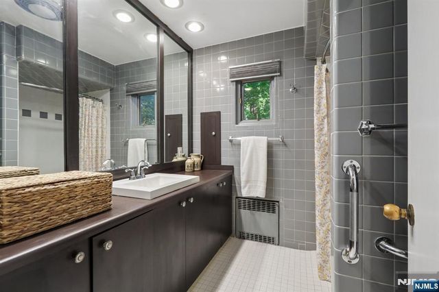122 Sunrise Drive, Hawthorne, NJ 07506