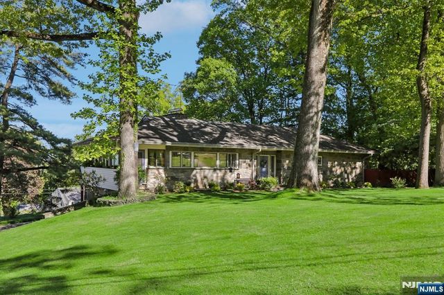 122 Sunrise Drive, Hawthorne, NJ 07506
