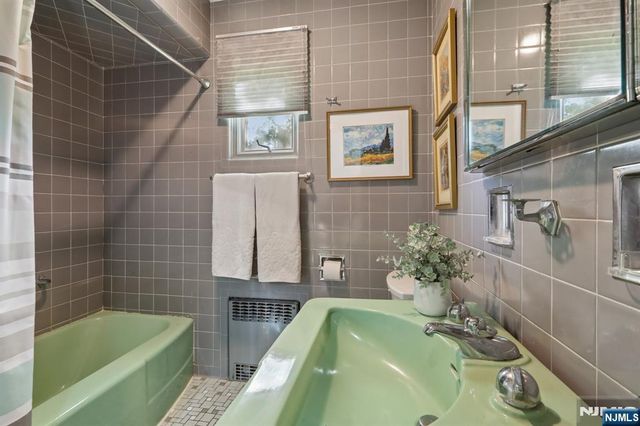 122 Sunrise Drive, Hawthorne, NJ 07506