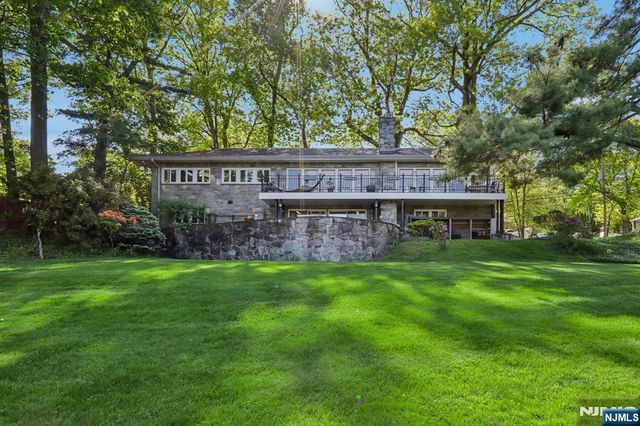 122 Sunrise Drive, Hawthorne, NJ 07506