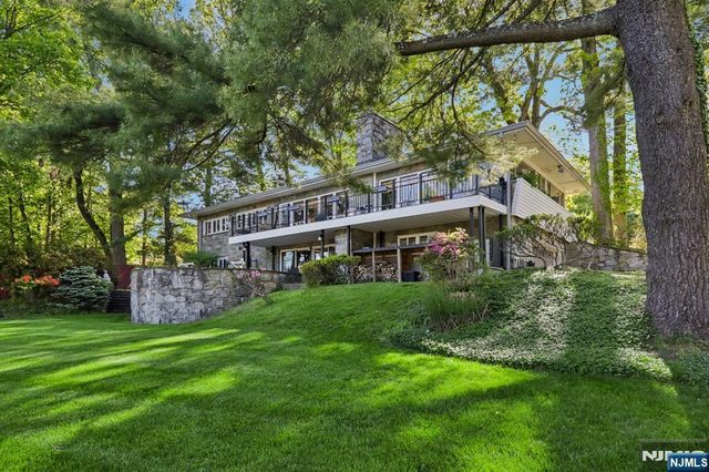 122 Sunrise Drive, Hawthorne, NJ 07506