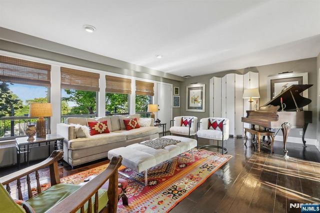 122 Sunrise Drive, Hawthorne, NJ 07506