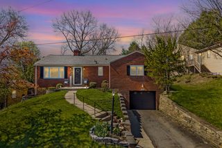 558 Rolling Green DRIVE, Bethel Park, PA 15102