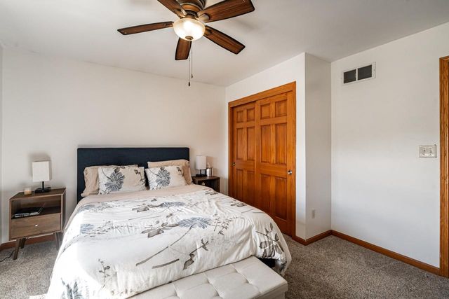 3762 E Stargrass LANE, Oak Creek, WI 53154