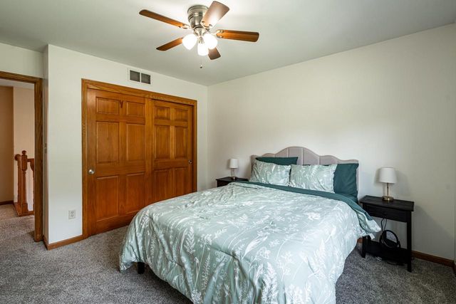3762 E Stargrass LANE, Oak Creek, WI 53154