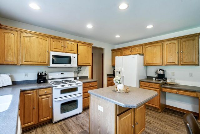 3762 E Stargrass LANE, Oak Creek, WI 53154