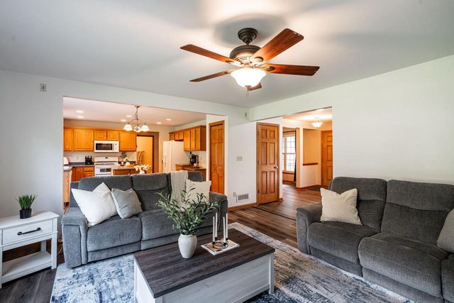 3762 E Stargrass LANE, Oak Creek, WI 53154