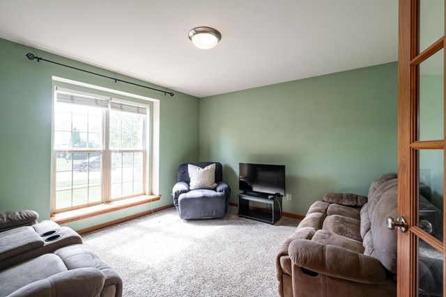 3762 E Stargrass LANE, Oak Creek, WI 53154