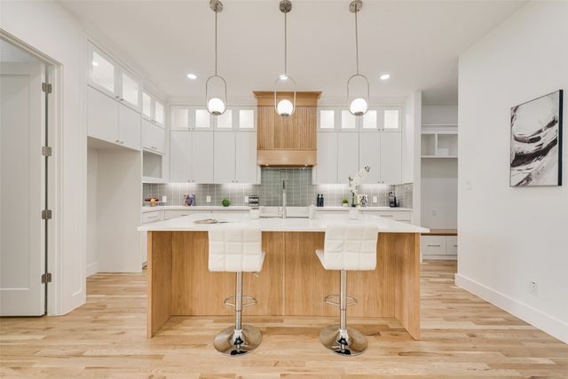 1220 Walmsley Avenue, Dallas, TX 75208