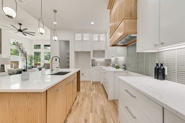 1220 Walmsley Avenue, Dallas, TX 75208