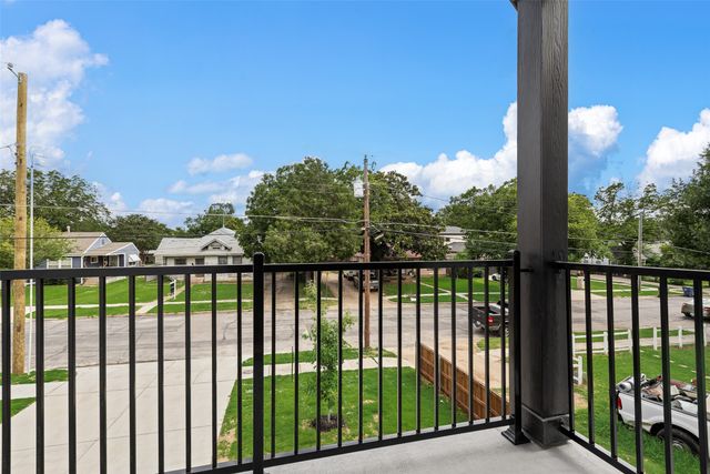 1220 Walmsley Avenue, Dallas, TX 75208