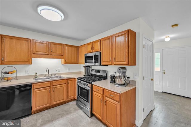 24 HERON RD, Lititz, PA 17543