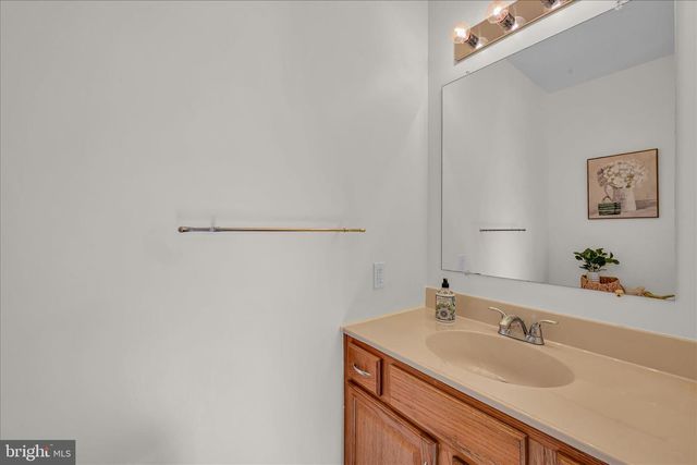 24 HERON RD, Lititz, PA 17543