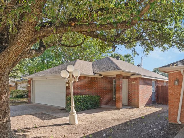 616 Renaissance Place, Cedar Hill, TX 75104