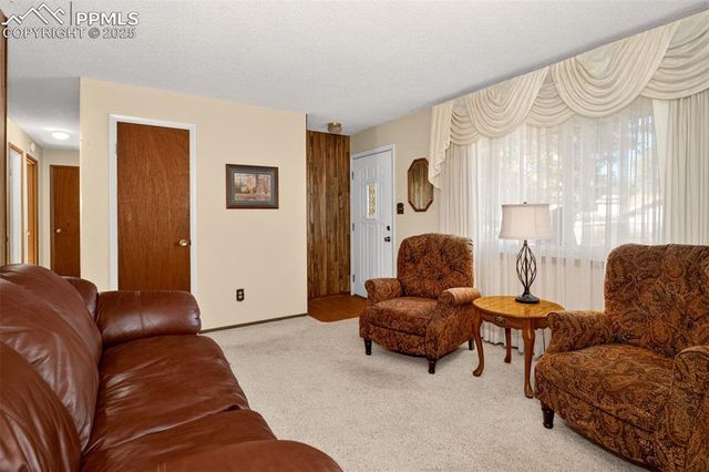 6723 Seneca Road, Colorado Springs, CO 80915