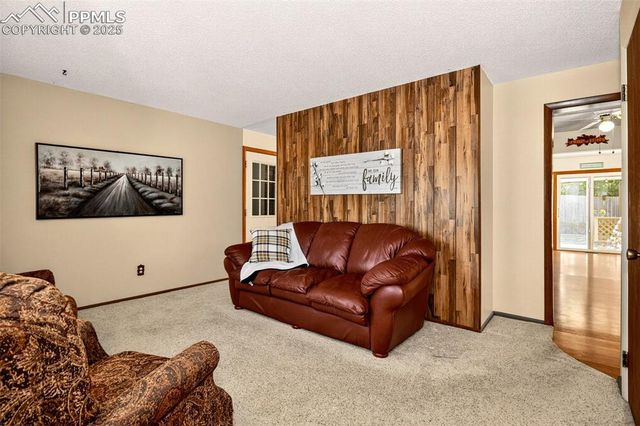 6723 Seneca Road, Colorado Springs, CO 80915