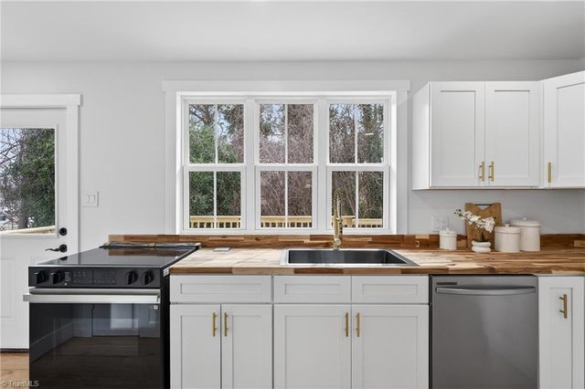 1604 Lexington Avenue E, High Point, NC 27262