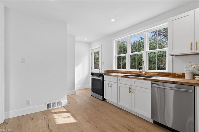 1604 Lexington Avenue E, High Point, NC 27262