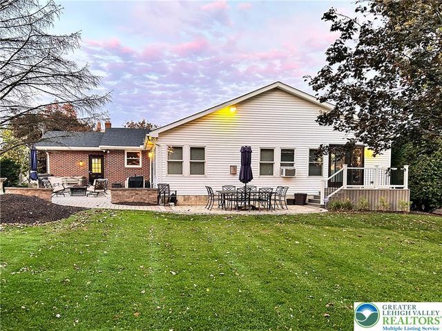 345 South Whitfield Street, Nazareth Boro, PA 18064