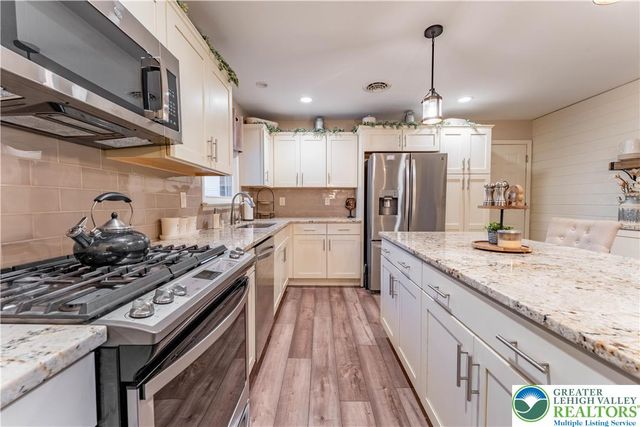 345 South Whitfield Street, Nazareth Boro, PA 18064