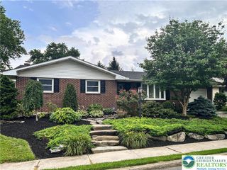 345 South Whitfield Street, Nazareth Boro, PA 18064