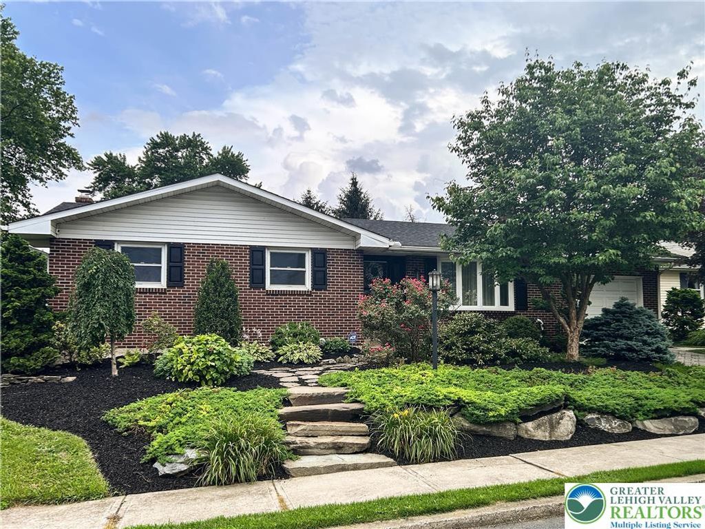 345 South Whitfield Street, Nazareth Boro, PA 18064