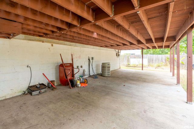 309 S Plover Drive, Carbondale, IL 62901