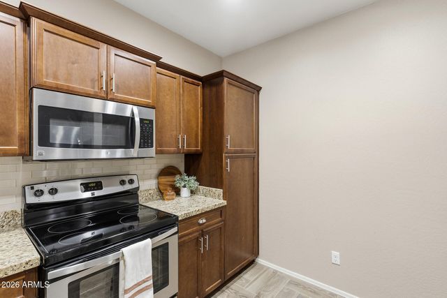 21655 N 36TH Avenue 106, Glendale, AZ 85308