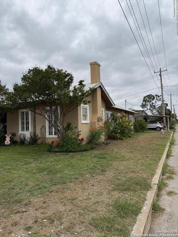 614 N 10th, Carrizo Springs, TX 78834