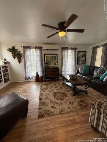 614 N 10th, Carrizo Springs, TX 78834